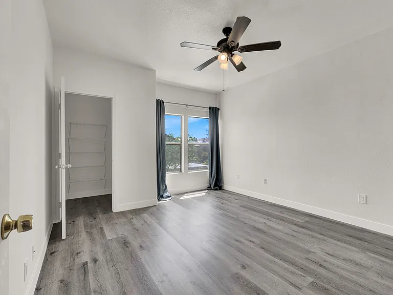 #GuardianReatly 8250 N Grand Canynon #2167 NW Condo Rental bedroom ceiling fan_08072025