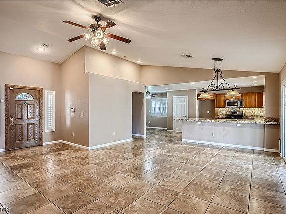 3rd image of 1108 Sport Of Kings Ave
