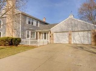 2661 N Bradford Dr, Arlington Heights, IL 60004