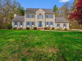 10 Gates Farm Cir, Haverhill, MA 01832