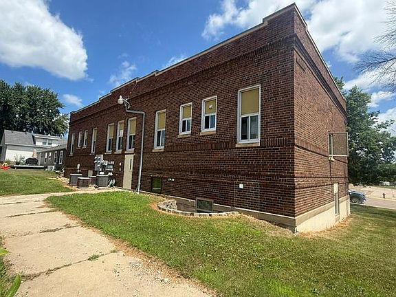 3rd image of 202 N Cass Ave