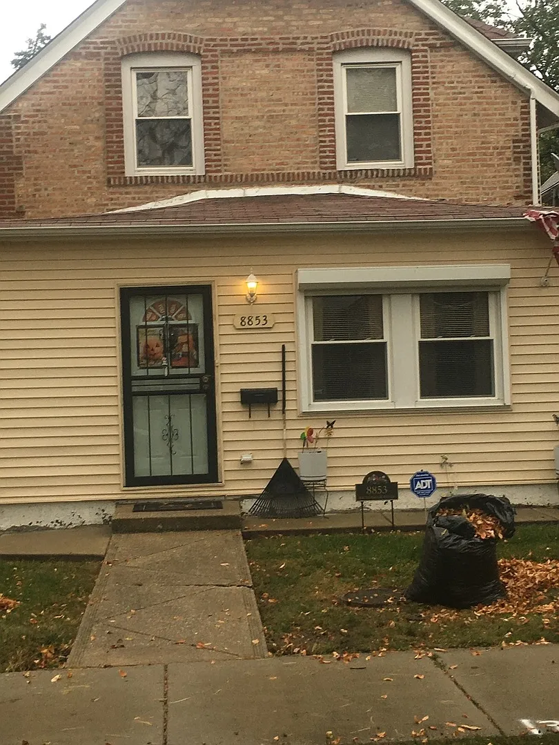 8853 S Wabash Ave photo 1