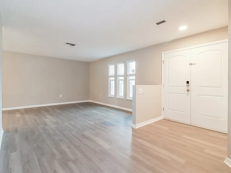 12909 Walnut Tree Ln — Photo 4
