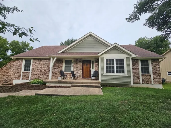 6440 Greenwood St, Shawnee, KS 66216
