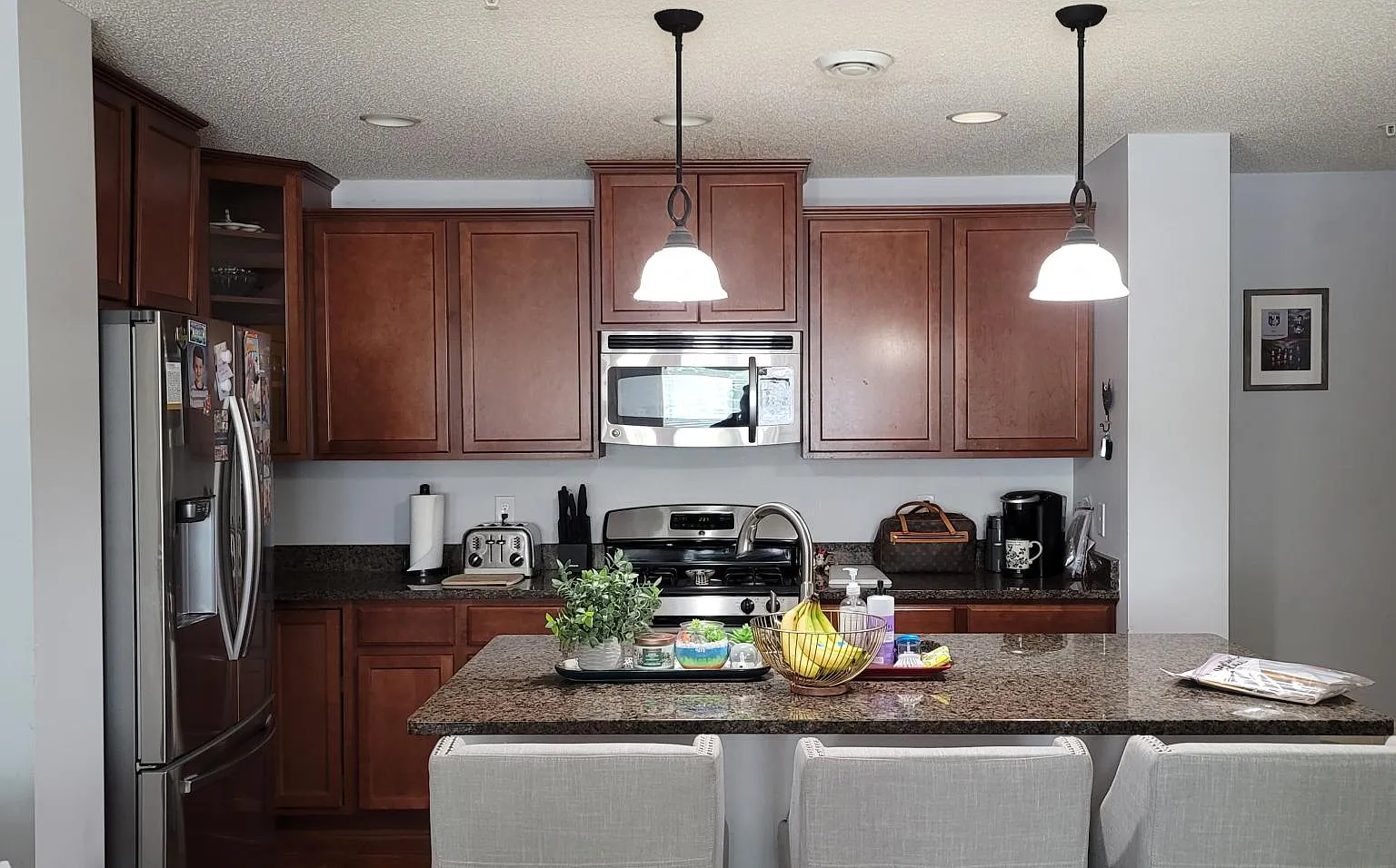 3 bed, 1763 sqft, $2,400 — Photo 1