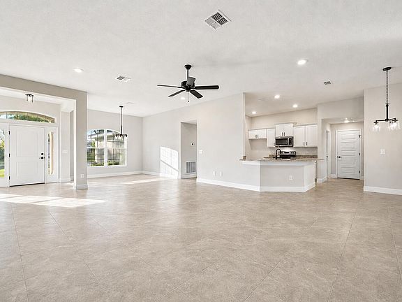 3rd image of 372 SW Feldman Avenue