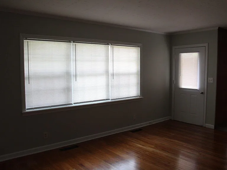 111 Colonial Ave — Photo 4
