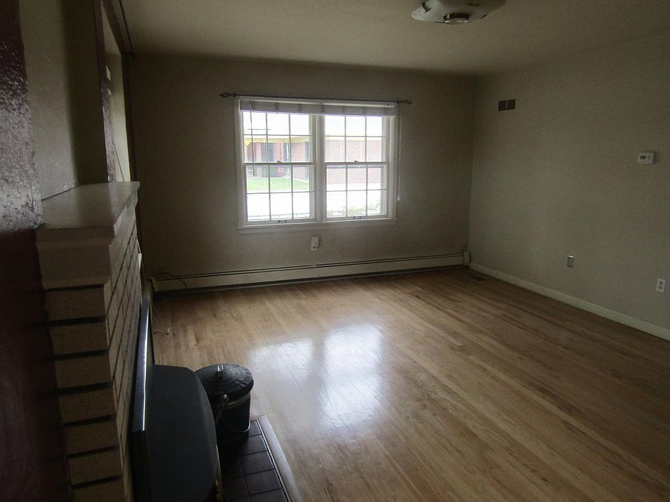 2nd image of 396 Richardson Ave