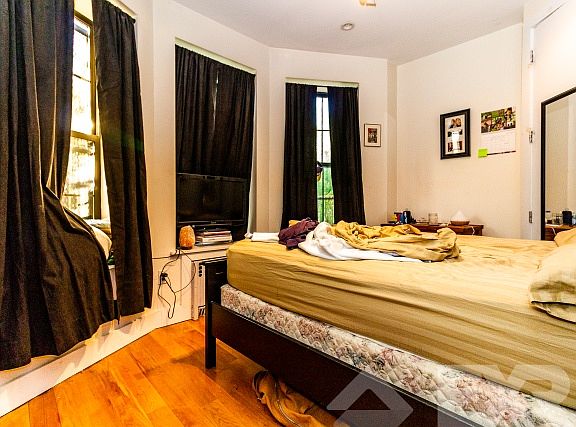 5th image of 1058 Bergen St Floor 2