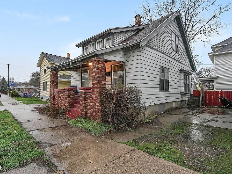 1st image of 807 Lake Michigan Dr NW