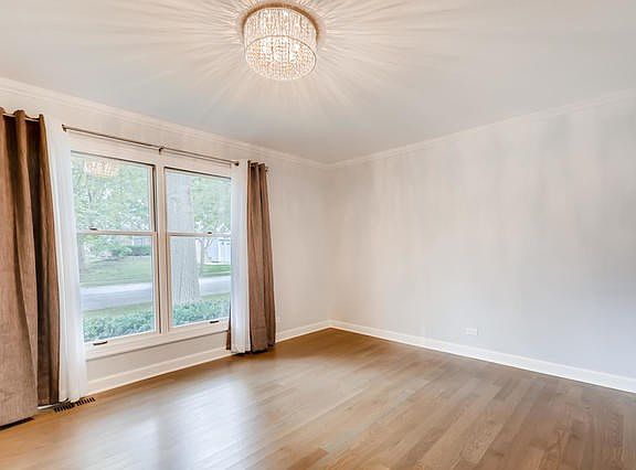 4th image of 5 Bedford Dr