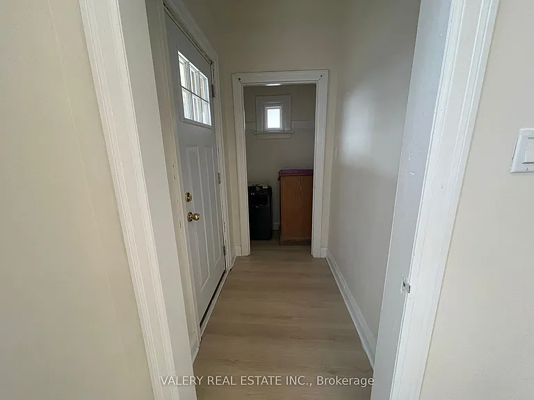 1561 Hurontario St #1 — Photo 9