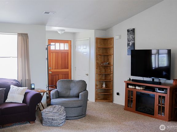 5th image of 1214 SE Scenic View Drive