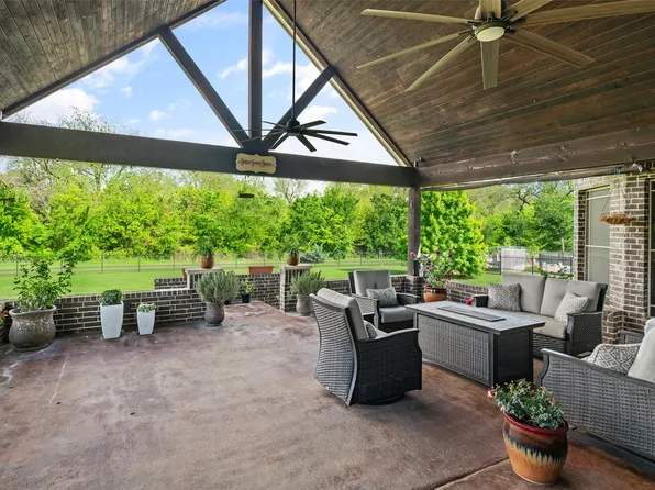 145 Las Colinas Trl, Crossroads, TX 76227