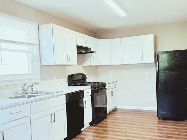 33 Elmwood Avenue image 3 of 11