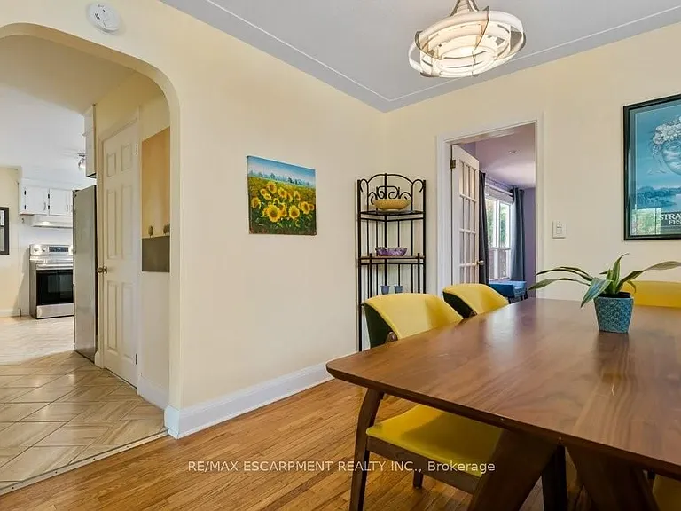 19 Columbia St — Photo 13