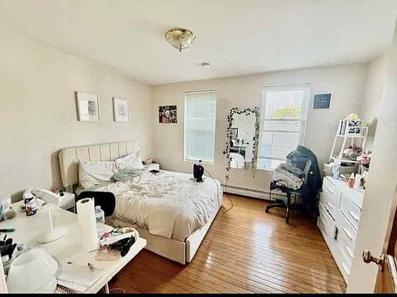4th image of 279 Pearl St APT 1L