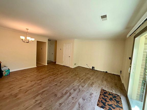 2nd image of 2469 Glengyle Dr