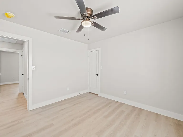 10505 East Cres #7400 — Photo 30