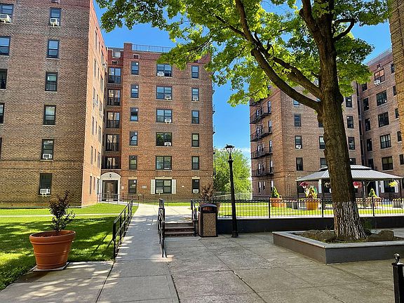 2nd image of 144-58 Sanford Ave #57