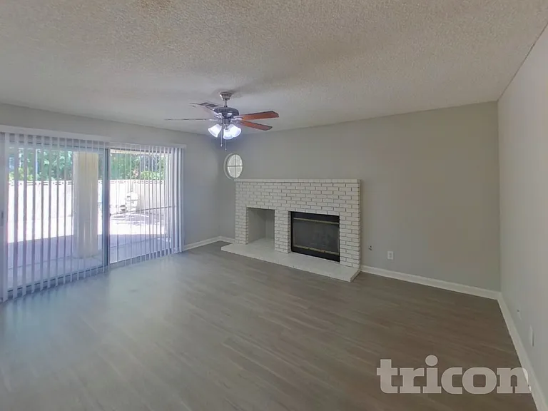 1947 Guinn Dr — Photo 2