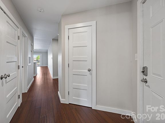4th image of 18749 Vineyard Point Ln