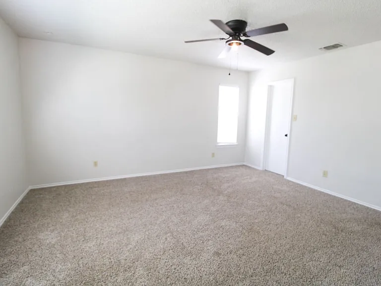 933 Schertz Pkwy — Photo 25