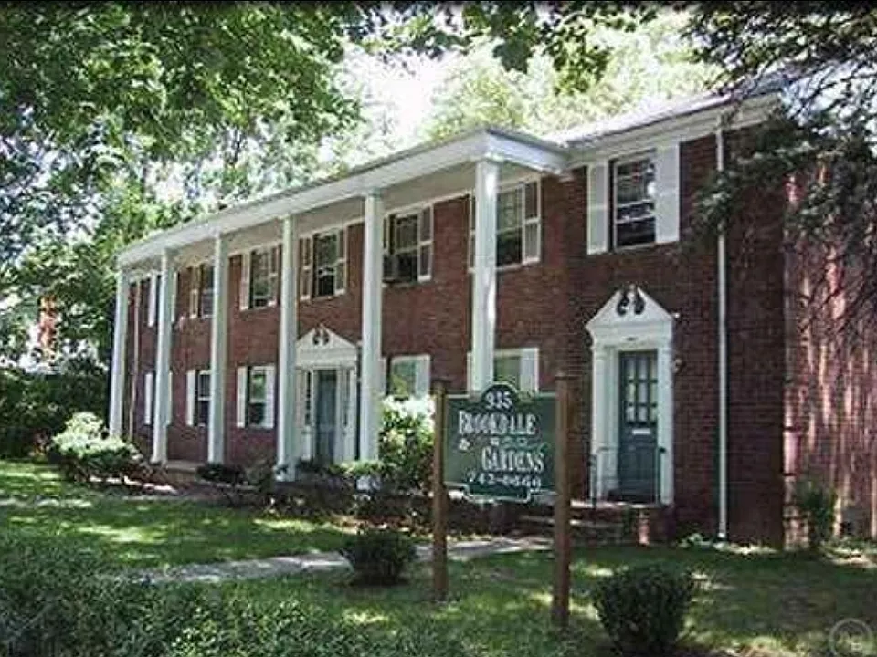 935 Broad St #1