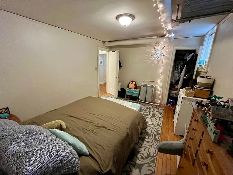 3825 N Oakland Ave — Photo 10