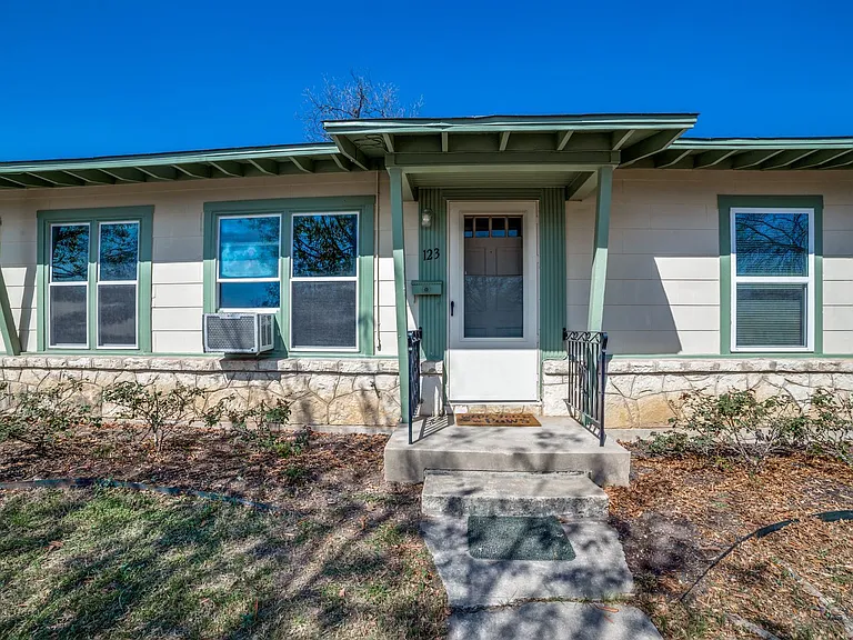 123 Mink Dr — Photo 3