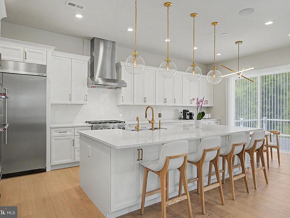 1st image of 236 Lily Ln