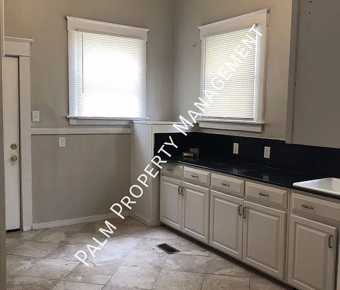 1119 E 32nd St — Photo 3