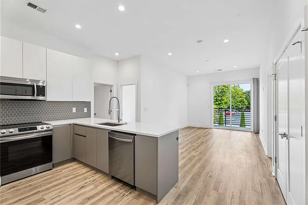 2 bed, 2.0 bath, 1150 sqft, $2,000 — Photo 3