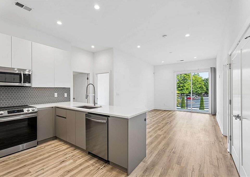 1st image of 1155 Custer Ave SE #202