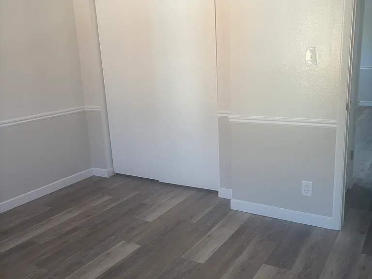 240 E 400 N — Photo 10