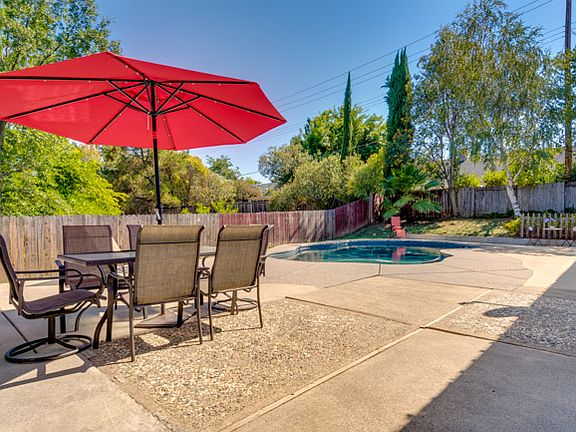 4th image of 106 Alezane Dr