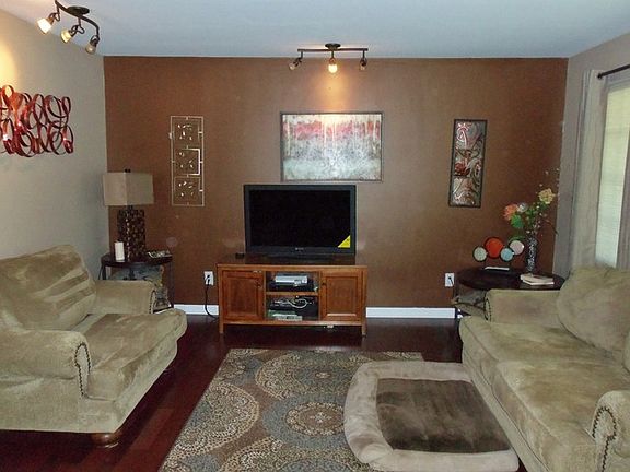 5th image of 19303 Raymond Dr