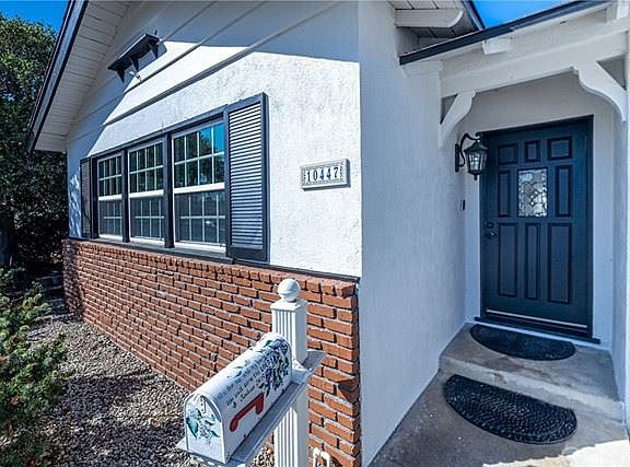 3rd image of 10447 Gaviota Ave