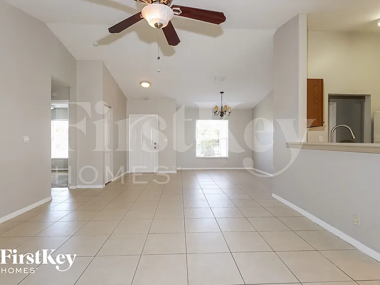 4414 SW Cacao St — Photo 4