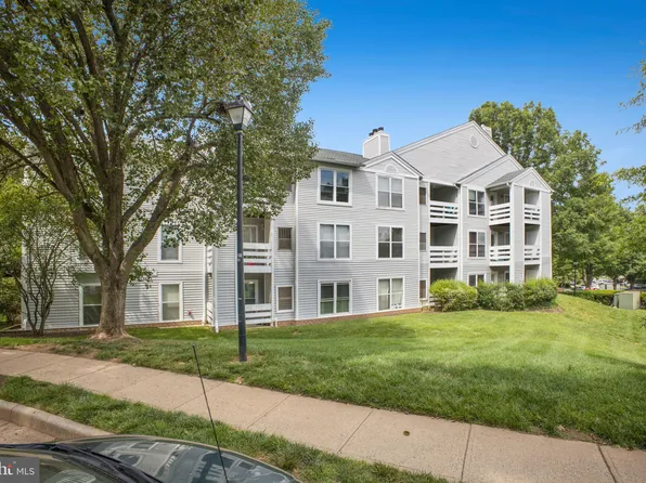 10300 Appalachian Cir APT 204, Oakton, VA 22124