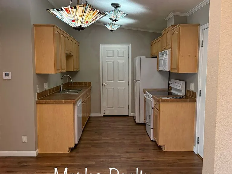 521 Van Buren Rd — Photo 4