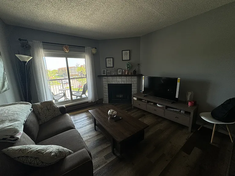 201 Victor Lewis Dr — Photo 3