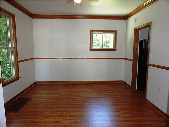 5th image of 2517 East Ave