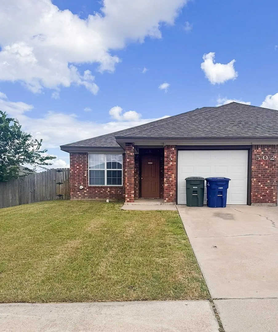 502 Bermuda — Photo 2