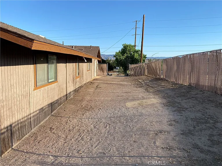 18746 Rock Springs Rd — Photo 17