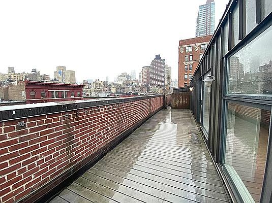 4th image of 101 W 70th St Penthouse N