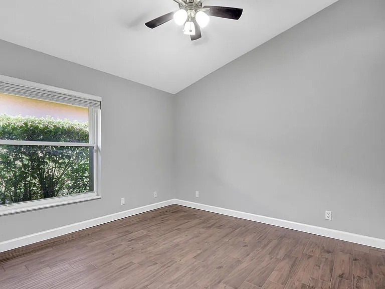 1097 Egret Cir N — Photo 31