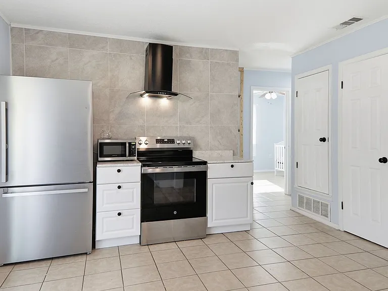 1403 Little St — Photo 9