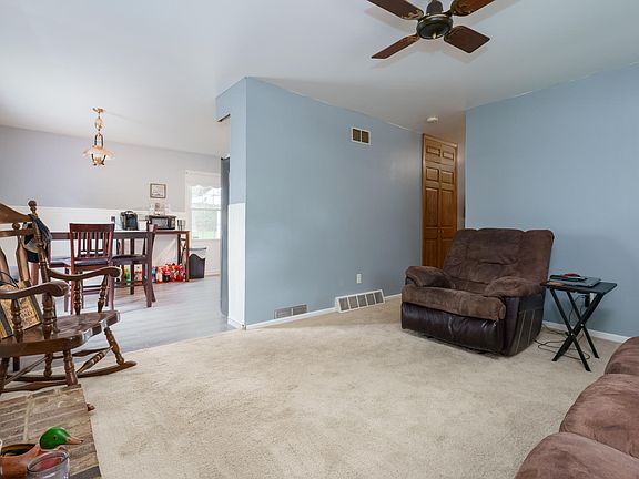 4th image of 1068 Darwood Ave
