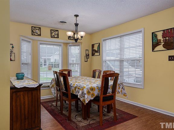 4th image of 717 Daffodil Way